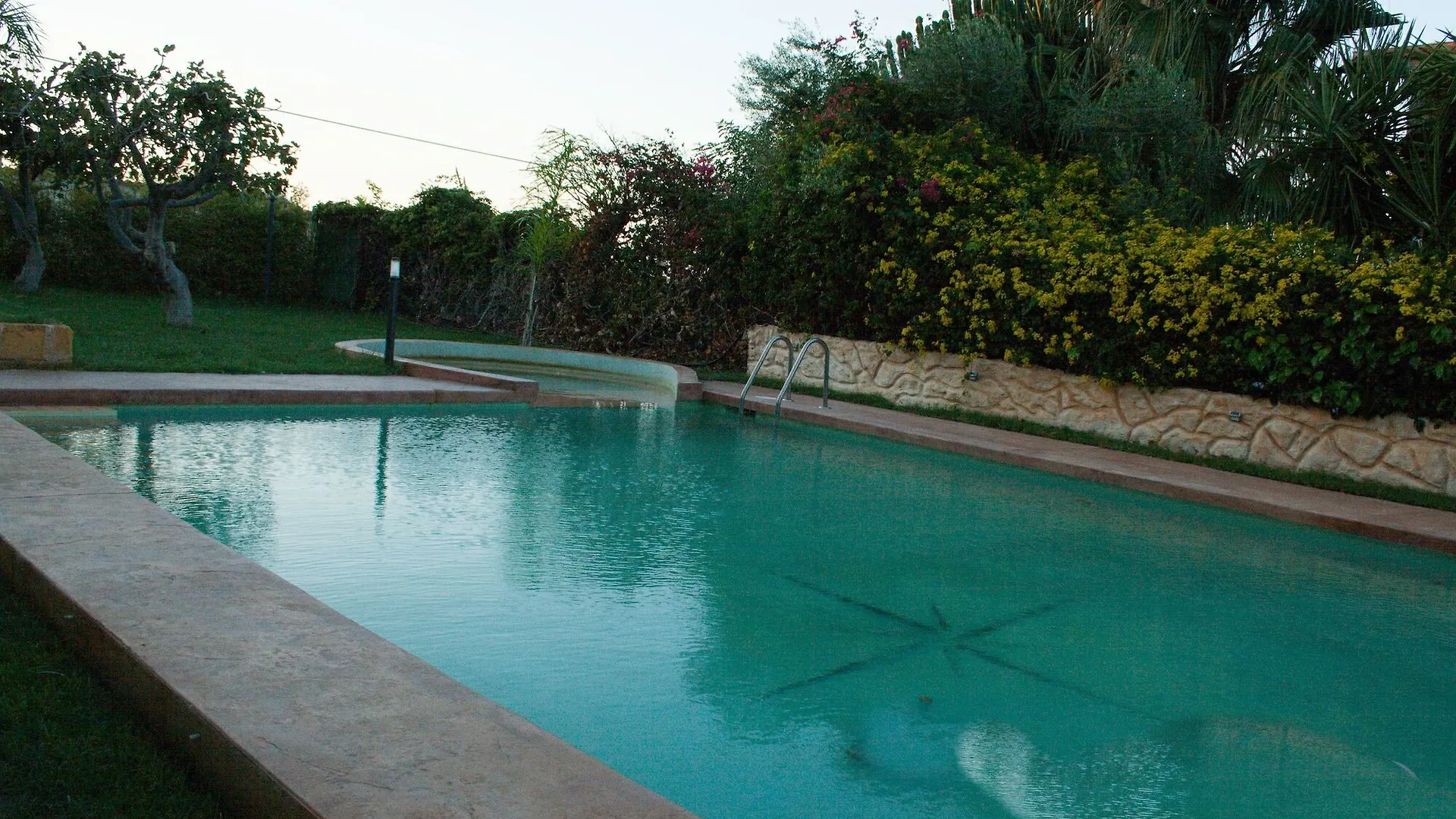 Villa Rosa Dei Venti Cinisi 0*,  İtalya